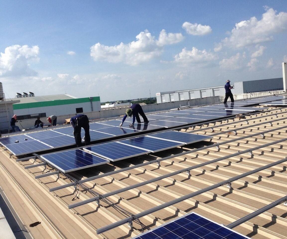 Instalación de estructura solar de techo