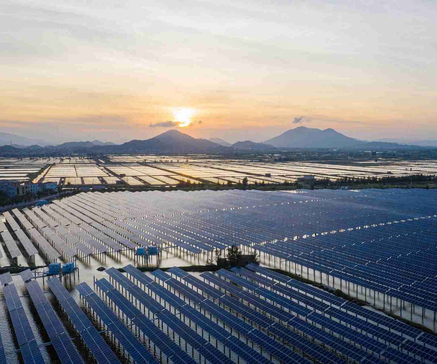 Montaje fotovoltaico de superficie de cimentación de pilotes